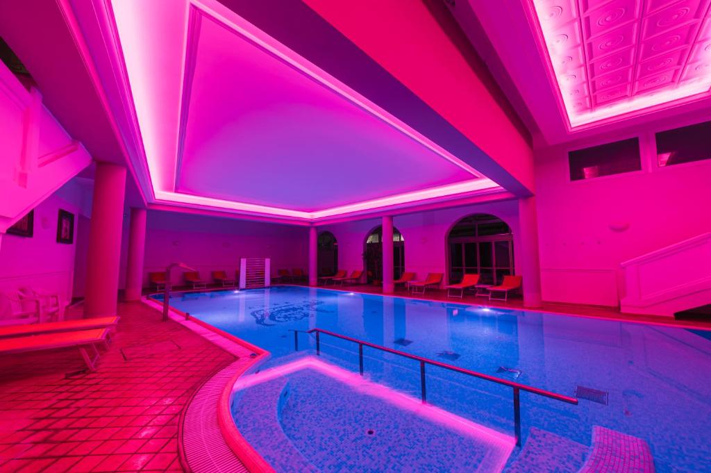 Bazén v ubytování Hotel Terme Roma nebo v jeho okolí