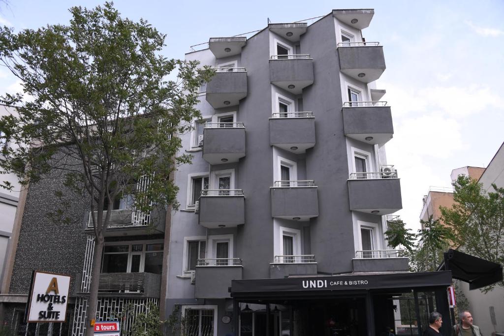 un edificio con balconi sul lato di A Hotels & Suite a Ankara