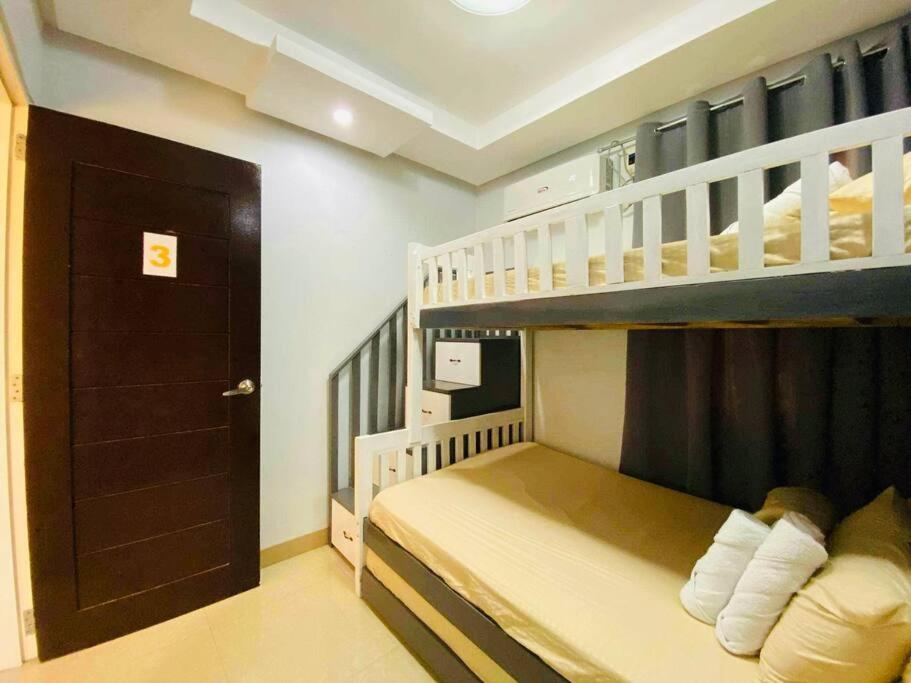Postel nebo postele na pokoji v ubytování Elyu Villa with Pool & Parking