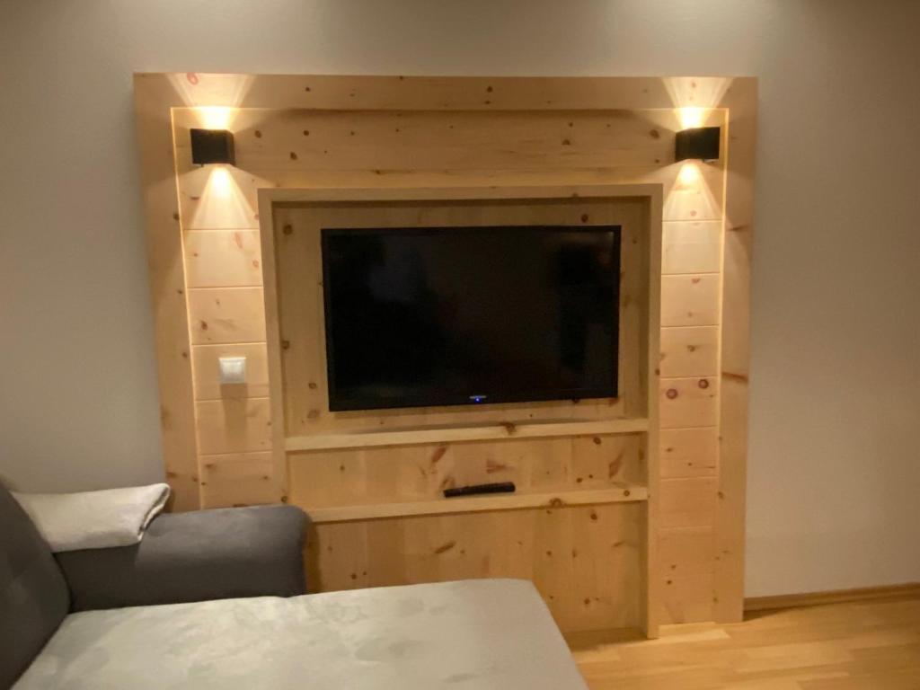 TV a/nebo společenská místnost v ubytování Alpenfarm Poschhof