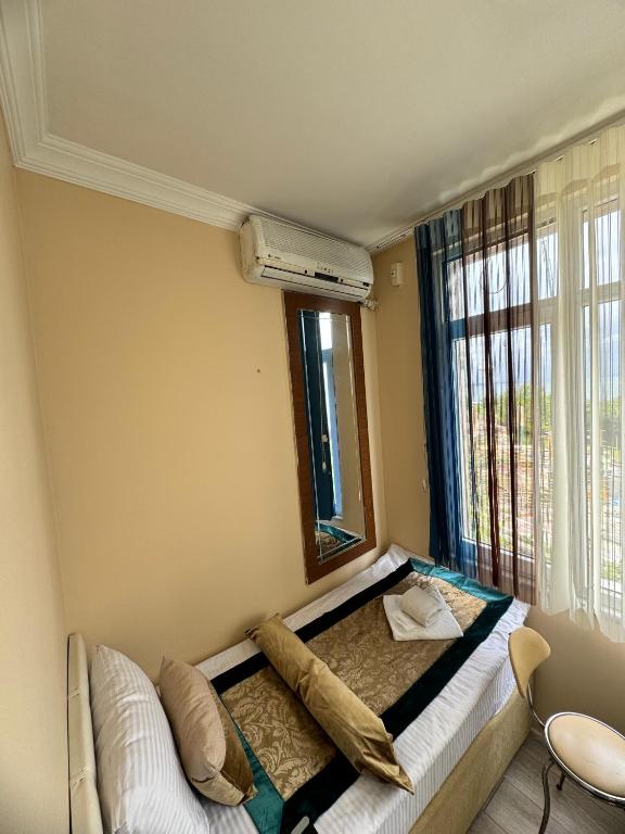 Postel nebo postele na pokoji v ubytování Happy Suite Boutique Hotel