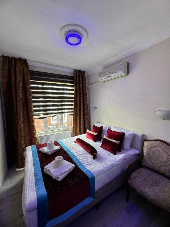 Postel nebo postele na pokoji v ubytování Happy Suite Boutique Hotel