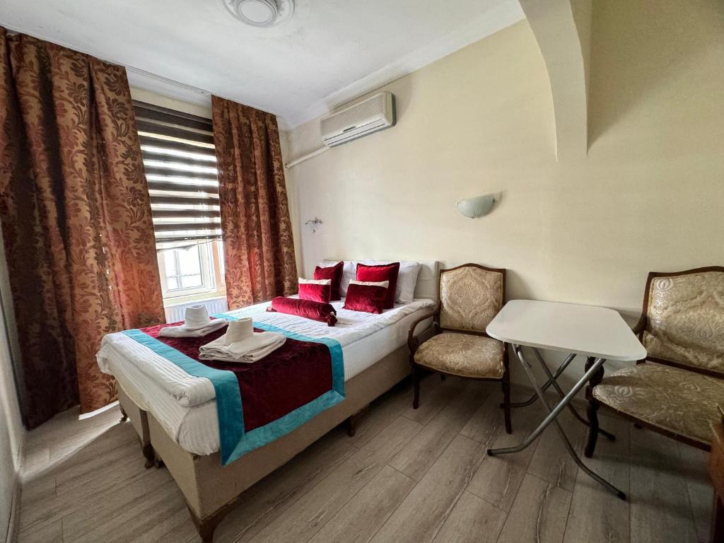 Postel nebo postele na pokoji v ubytování Happy Suite Boutique Hotel