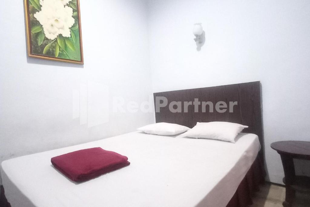 Postelja oz. postelje v sobi nastanitve Hotel Palem 2 Syariah Malang Redpartner