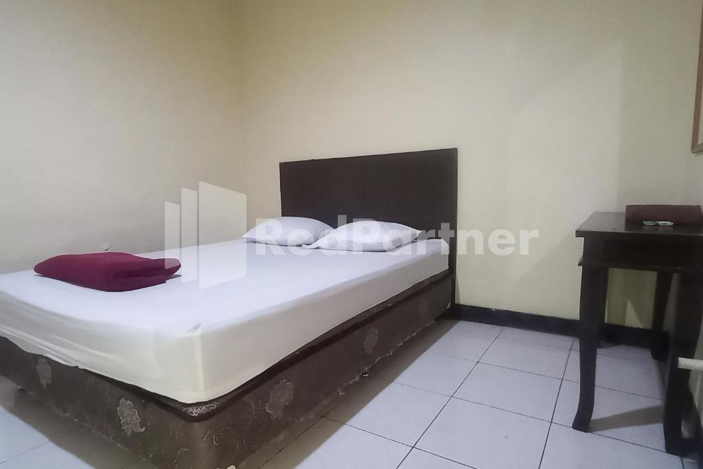 Postelja oz. postelje v sobi nastanitve Hotel Palem 2 Syariah Malang Redpartner