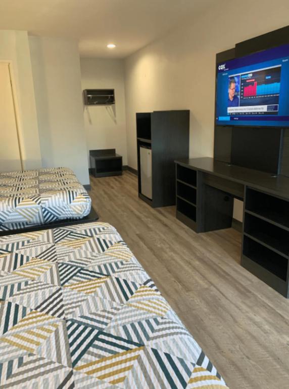 Motel 6 San Diego, CA Airport Harbor photo