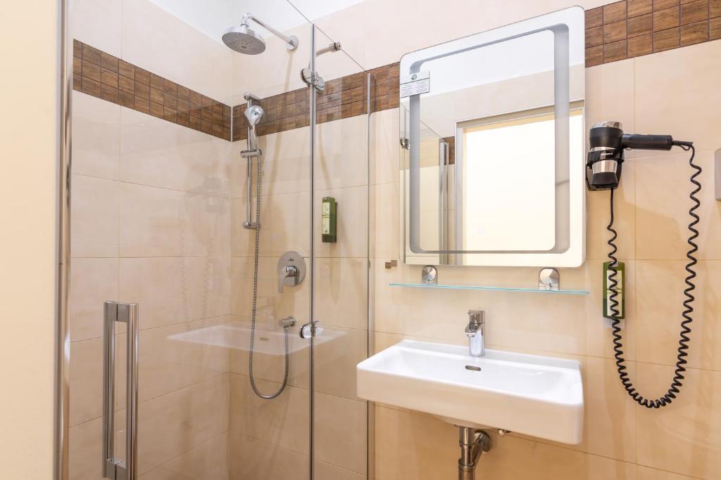 Koupelna v ubytování EKONO By Leva Hotel Strasser