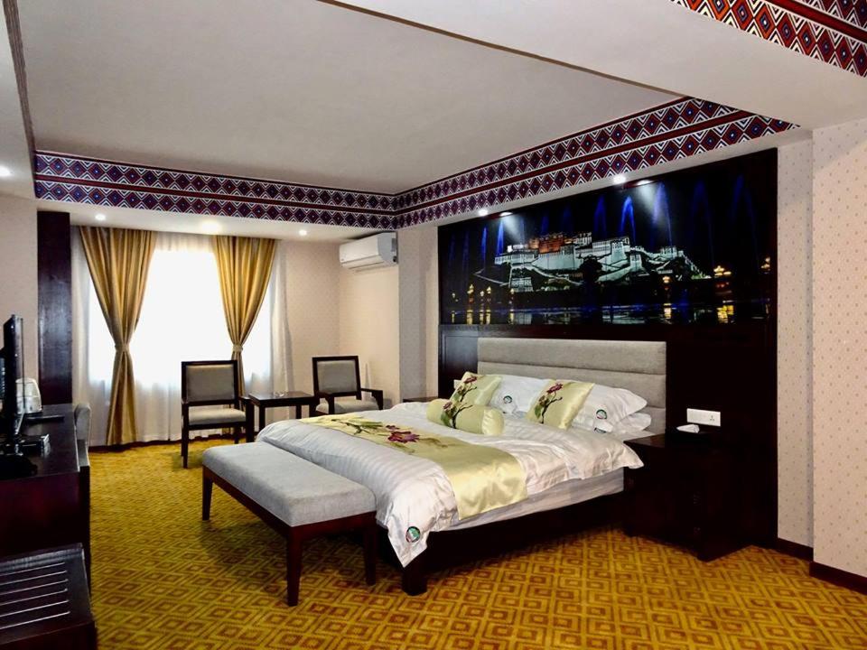Rúm í herbergi á Kamalashi Boutique Inn