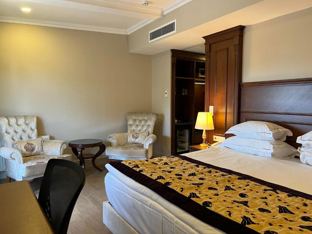 Postel nebo postele na pokoji v ubytování GLK PREMIER The Home Suites & Spa