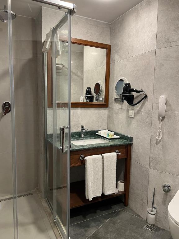 Koupelna v ubytování GLK PREMIER The Home Suites & Spa