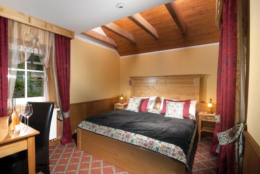 Postel nebo postele na pokoji v ubytování Hotel Pod Jasany