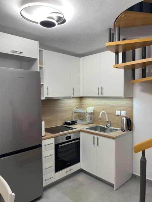 Kuchyň nebo kuchyňský kout v ubytování Ether Hydra-Aesthetic Residence