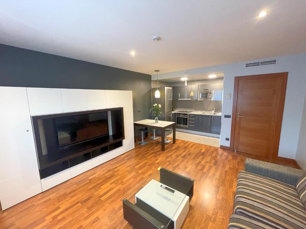 Kuchyň nebo kuchyňský kout v ubytování Hotel Apartamentos San Fermín Pamplona