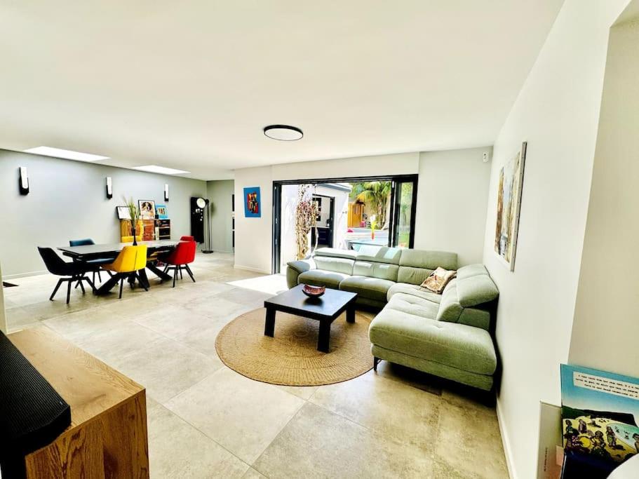 Photo de la galerie de l'établissement Unique au cœur du vieil Antibes, superbe villa avec jardin et piscine, à Antibes