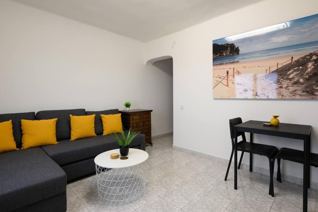 a living room with a couch and a table at Modern Comfort App in Las Palmas GC in Las Palmas de Gran Canaria