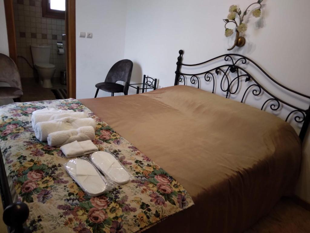 Postel nebo postele na pokoji v ubytování Xenios Petritis