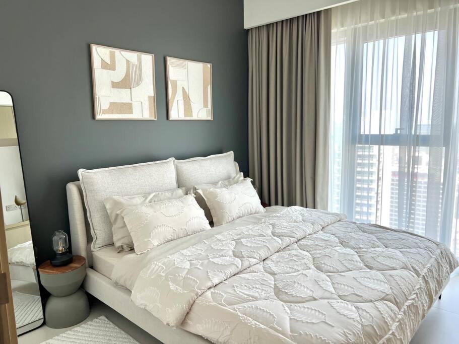 Luxury Brand New 1BR Downtown