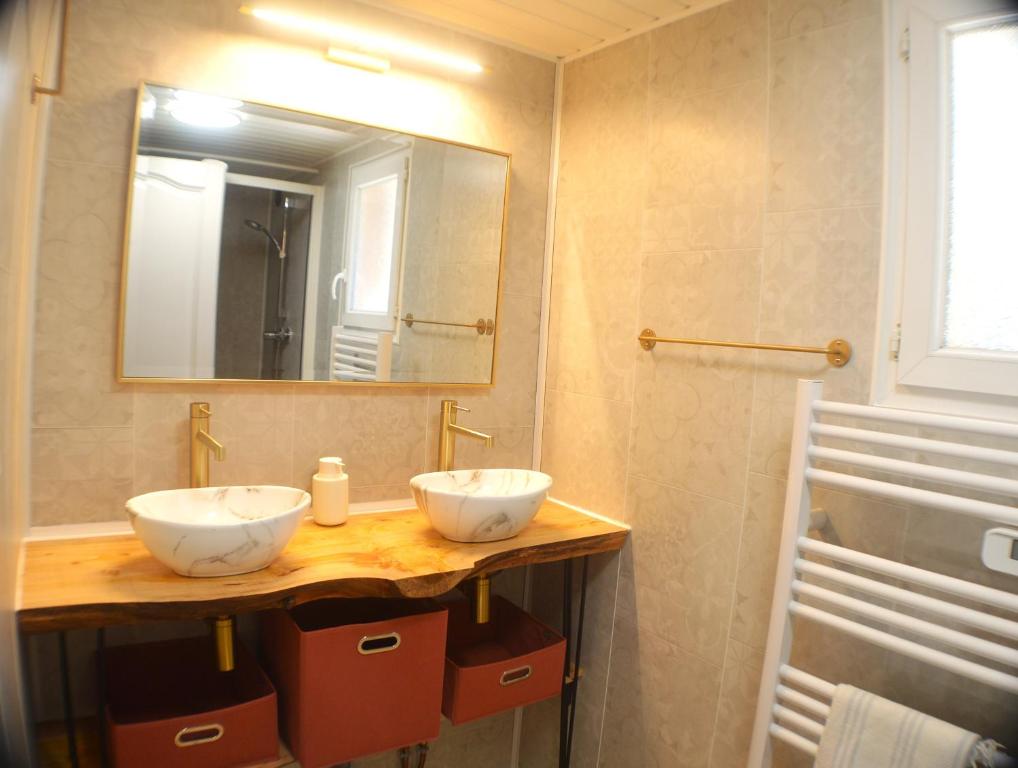 Kúpeľňa v ubytovaní La Rose des Vents & Spa - Gite Savane