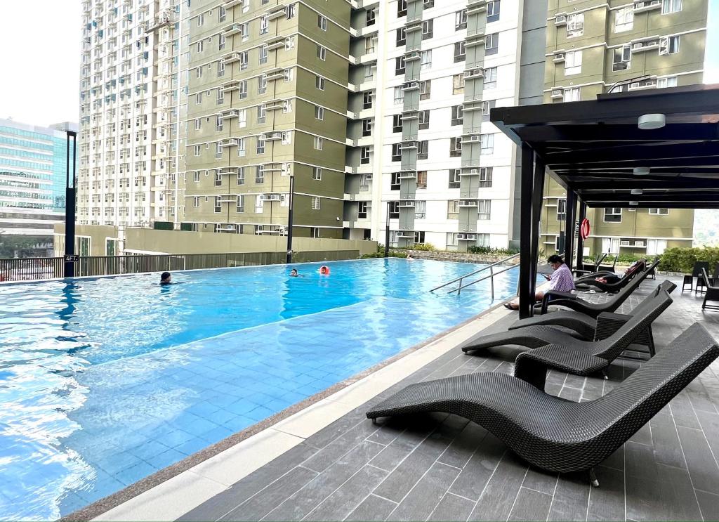 a large swimming pool in a large building at IT Park + fast net in Cebu City