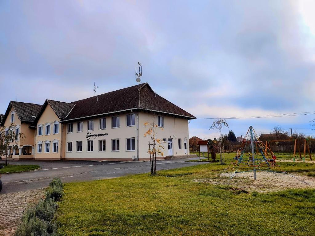 Sulyomvirág Apartmanház 3985 Alsóberecki, Kossuth Lajos utca 23/2. kép - 1