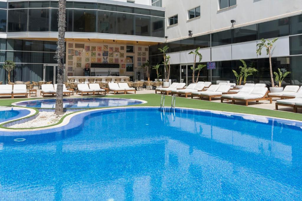 Bazén v ubytování VS Gandía Palace Hotel **** nebo v jeho okolí