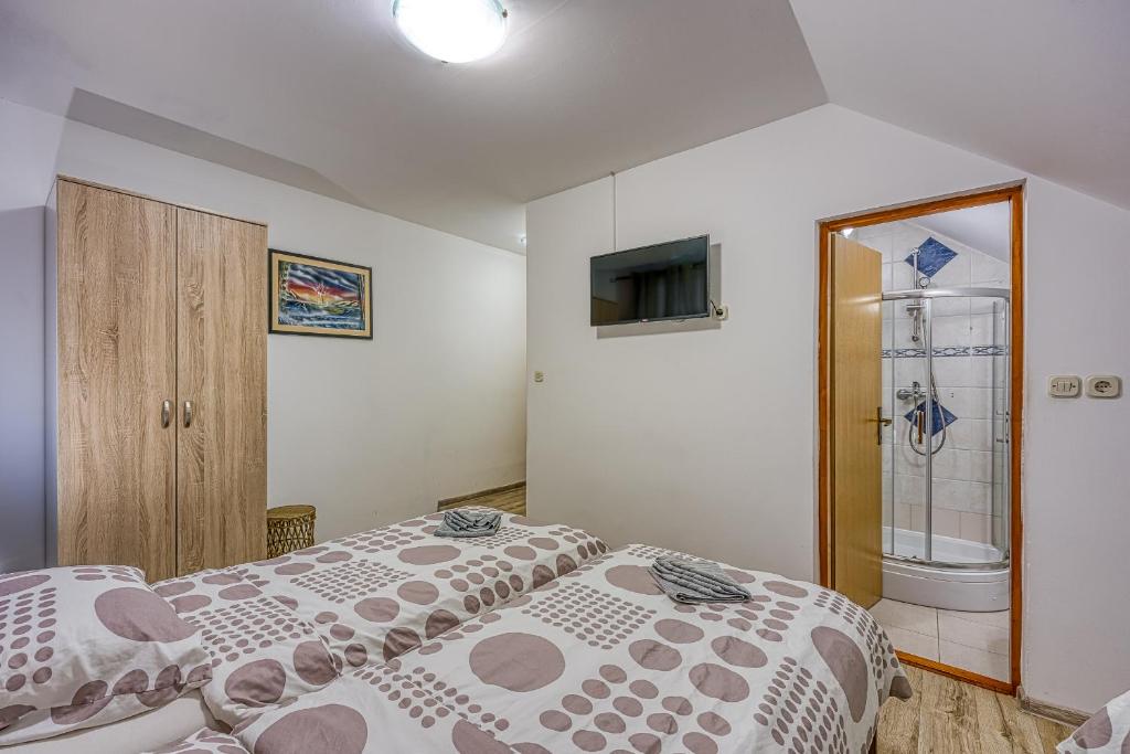 Postel nebo postele na pokoji v ubytování Rooms Centar