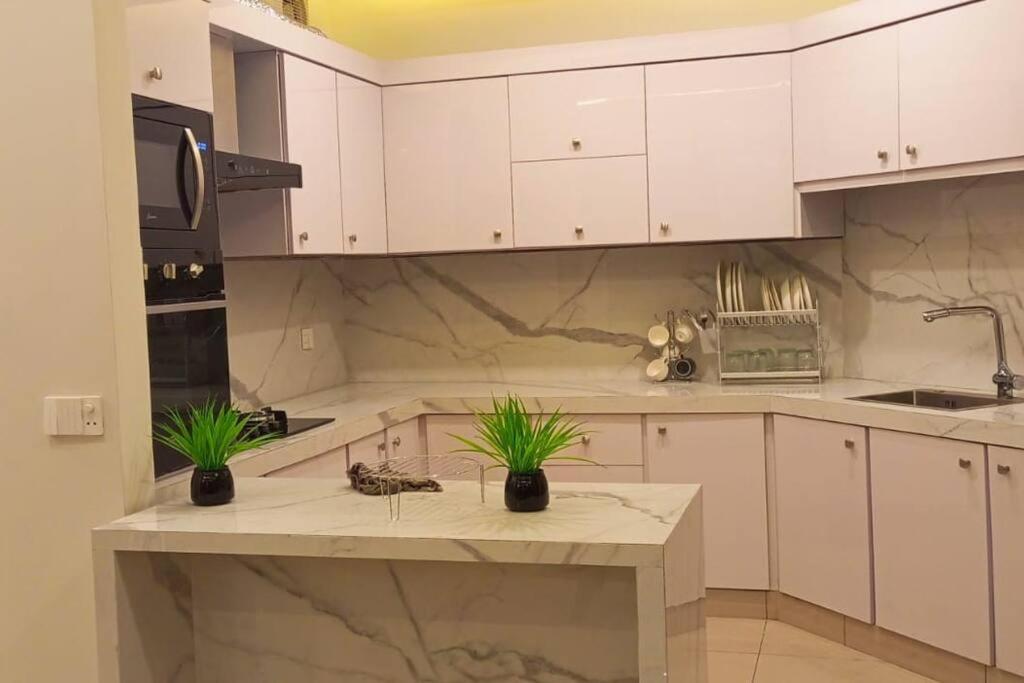 LUXE Appartment, Bahria P3, Rawalpindi (updated prices 2024)