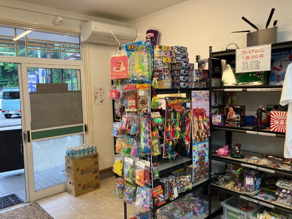 Supermarket nebo jiné obchody v  penzionu nebo okolí
