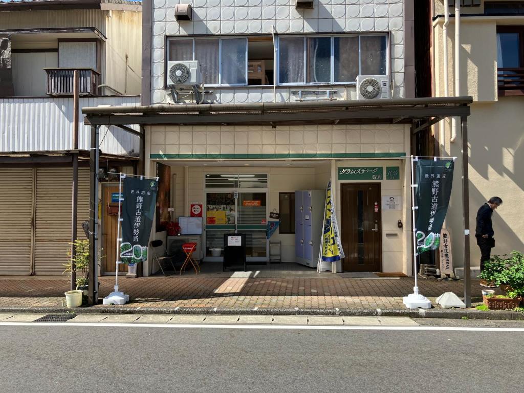 a man standing in front of a building at わがらん家 -えんつなぎ- in Kumano