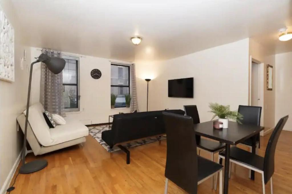 رزرو هتل و هاستل، 2Bed Bliss توسط Central Park North, 09197245267