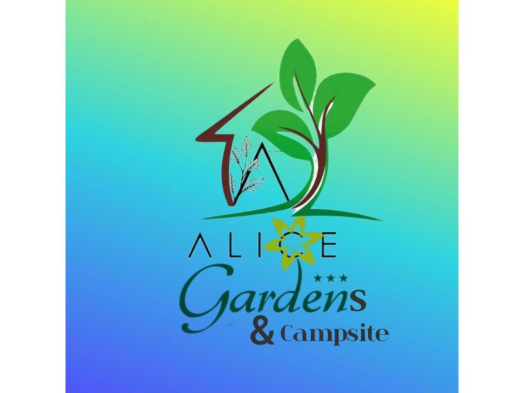 un árbol verde con un rayo y un logotipo en Alice Gardens & Campsite en Entebbe