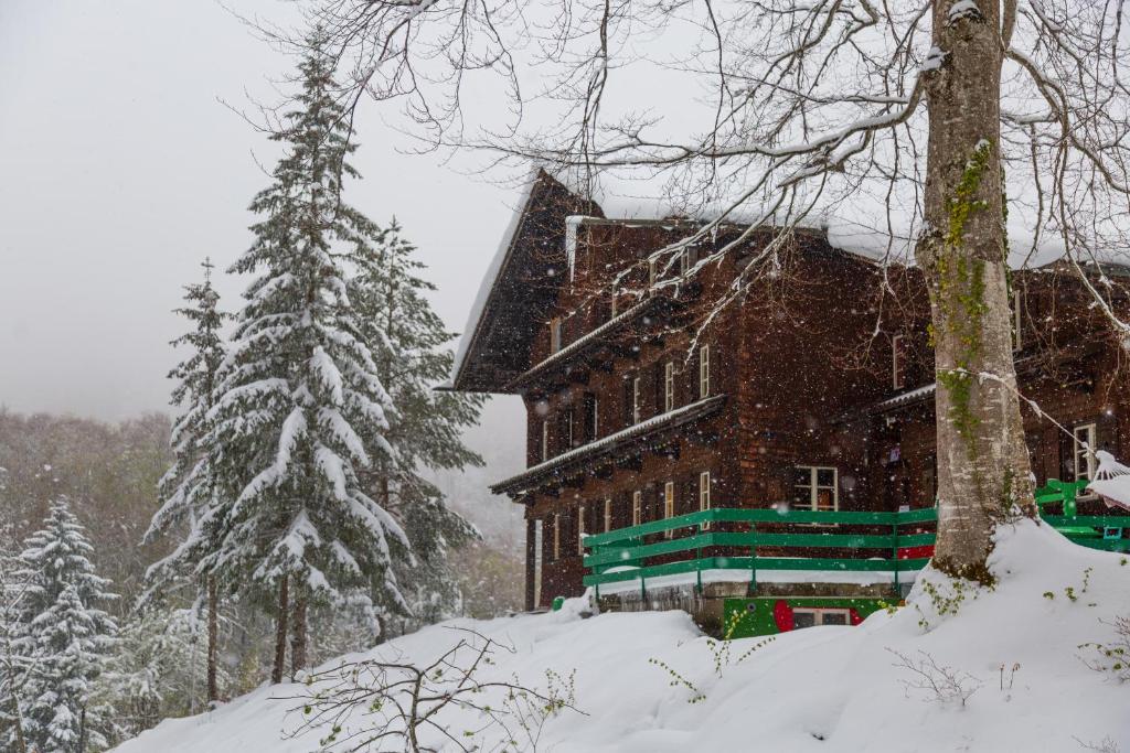 Kunst- und Naturfreundehaus Brünig v zimě
