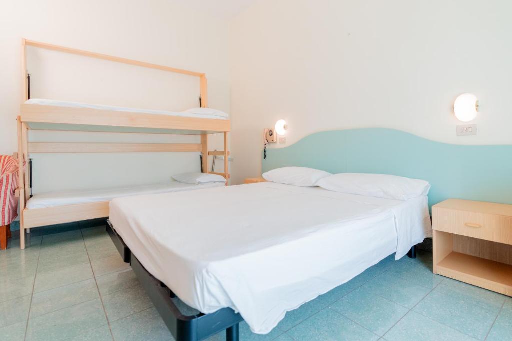 Postel nebo postele na pokoji v ubytování The Match Hotel