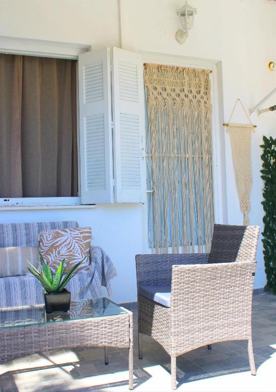 Posedenie v ubytovaní SERENITY yard apartment