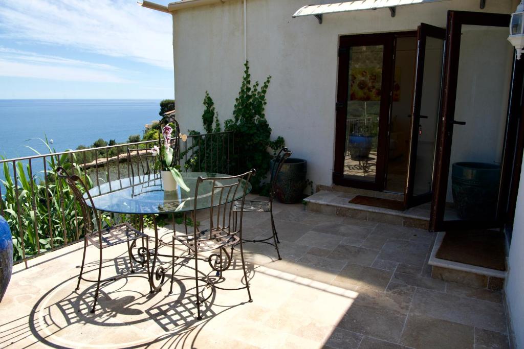 Balkon lub taras w obiekcie Petit coin de Paradis a cote de Monaco