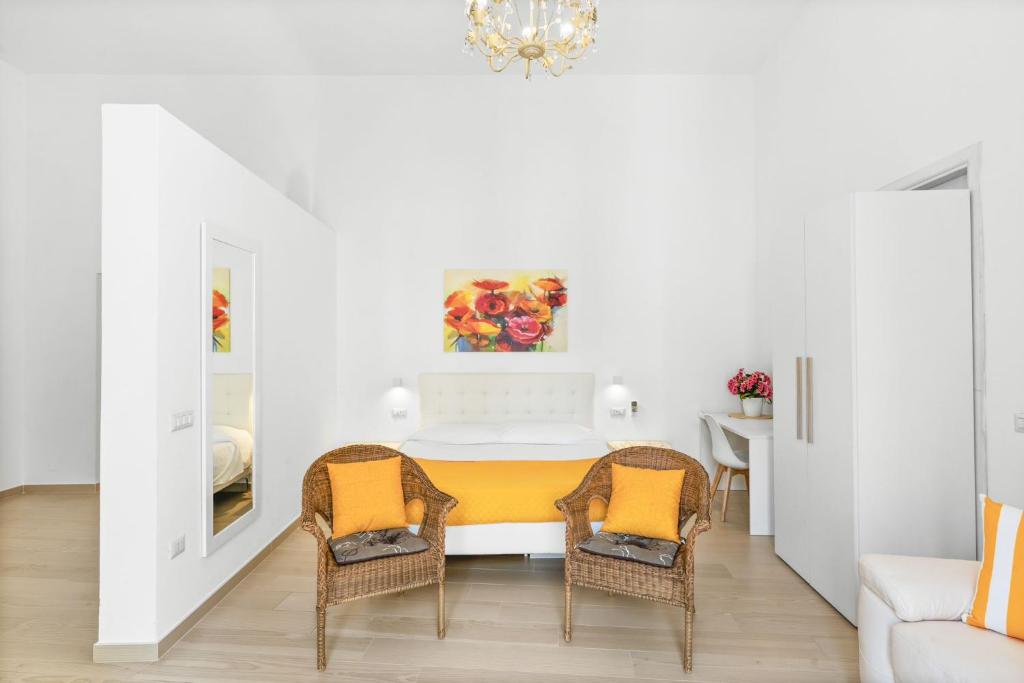 a dining room with a table and two chairs at SORRENTO BEAUTY in Sorrento