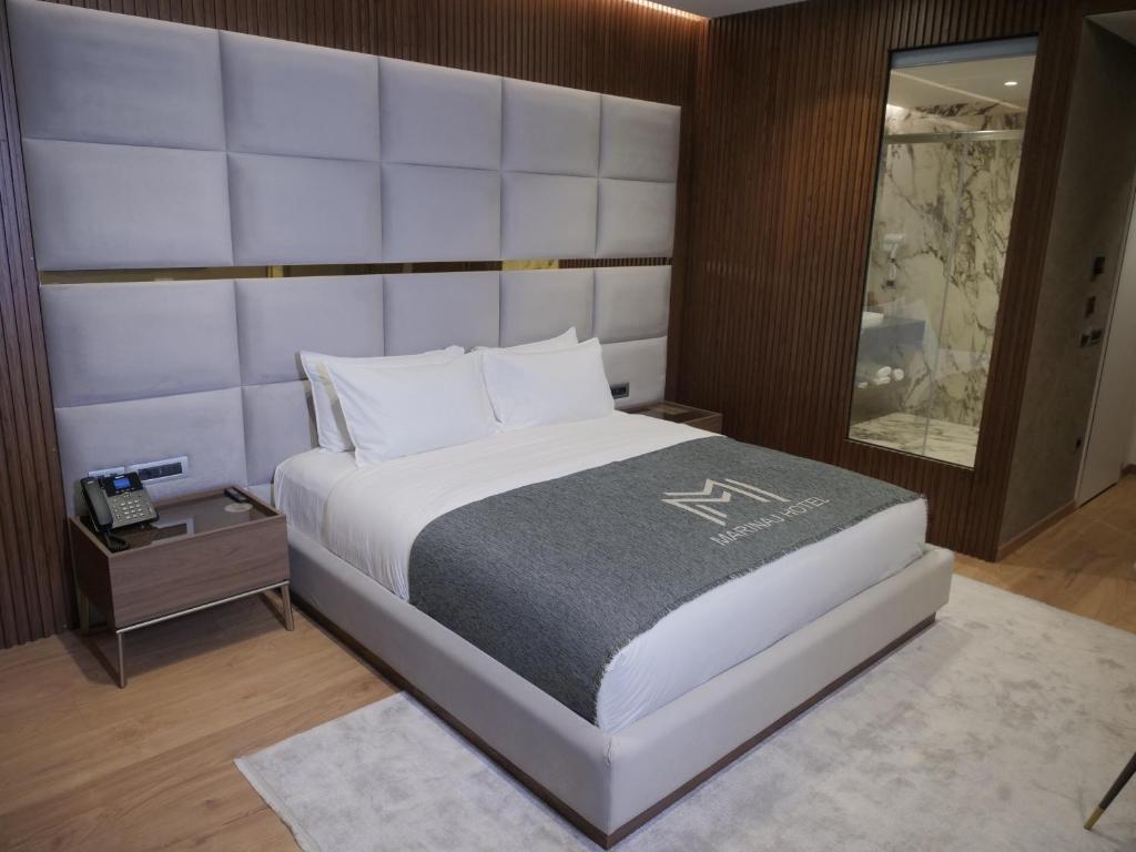 Postel nebo postele na pokoji v ubytování Marinaj Hotel & SPA