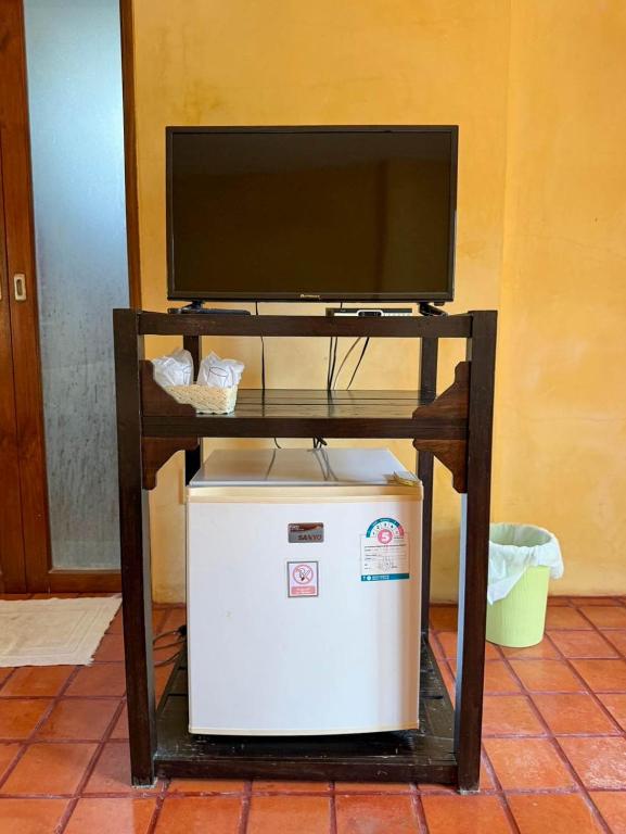 TV a/nebo společenská místnost v ubytování Baan Bali Beach Resort Pranburi