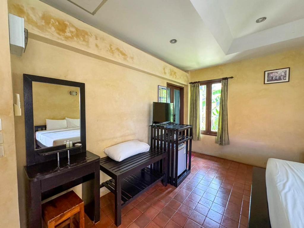 Postel nebo postele na pokoji v ubytování Baan Bali Beach Resort Pranburi
