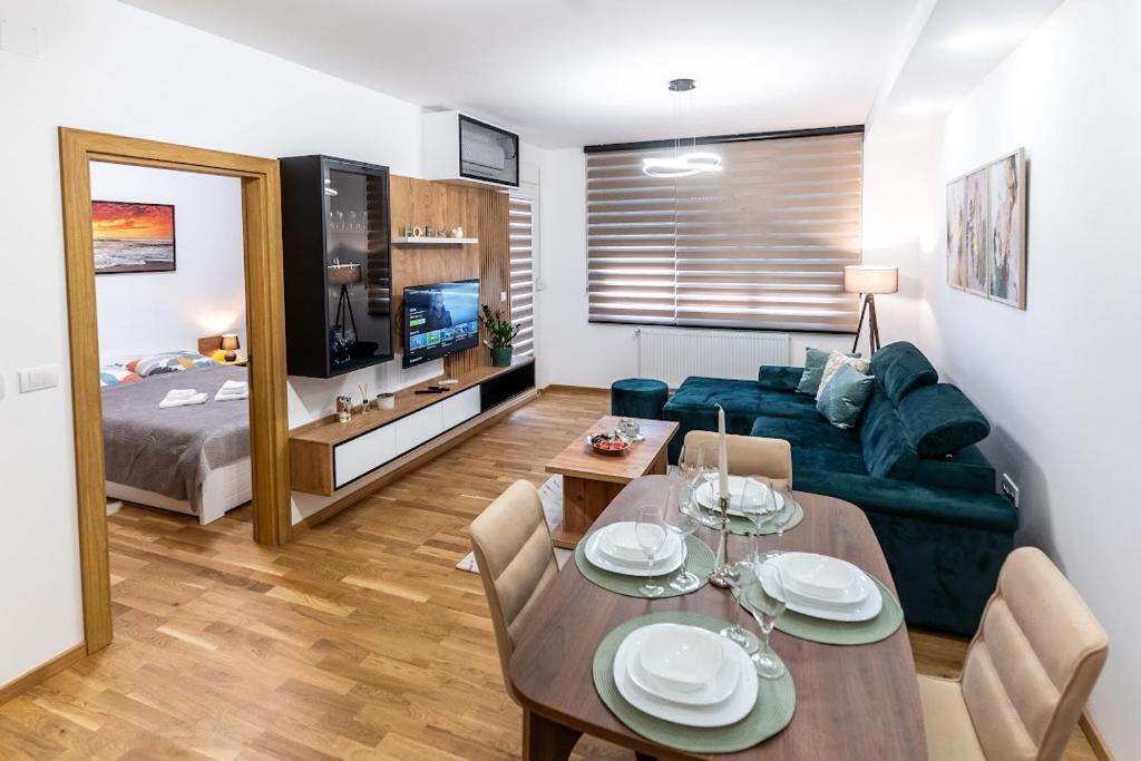 TV a/nebo společenská místnost v ubytování Apartman Kolarević