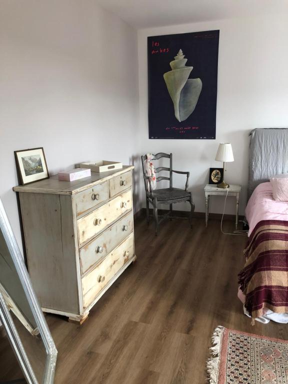 Łóżko lub łóżka w pokoju w obiekcie La Maison du Hommeel