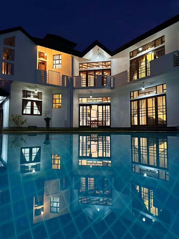 Bazén v ubytování Villa Heshni Colombo by Tequila Holidays nebo v jeho okolí