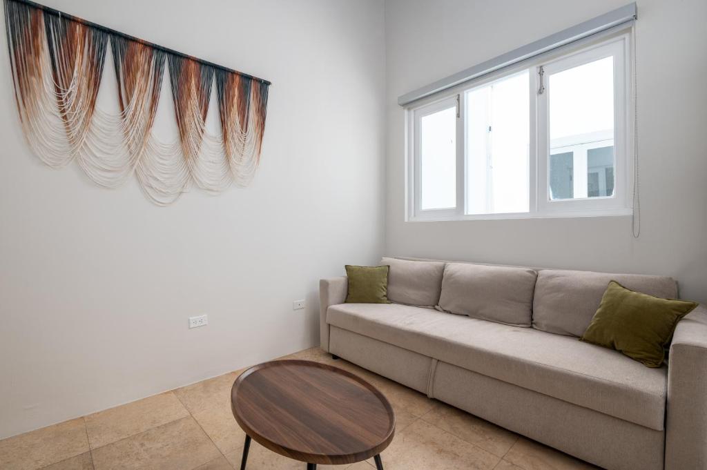 Istumisnurk majutusasutuses 2-BR Apt centrally located in OSJ!