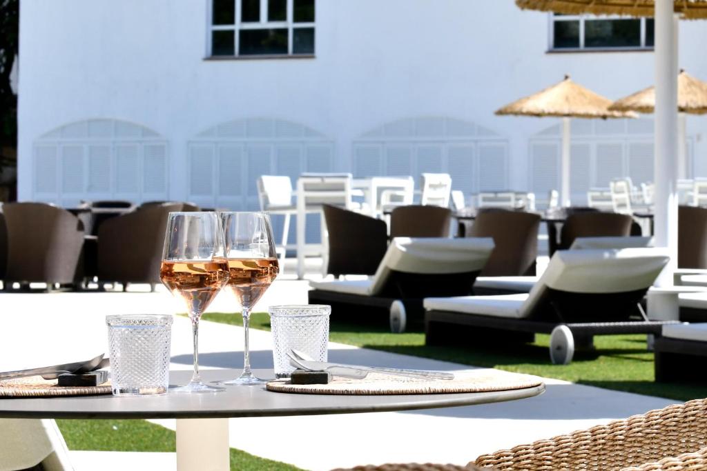 Nápoje v ubytování Salles Hotels Marina Portals