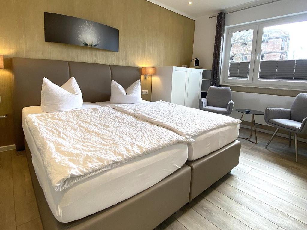 Postel nebo postele na pokoji v ubytování Hotel zum Hafen