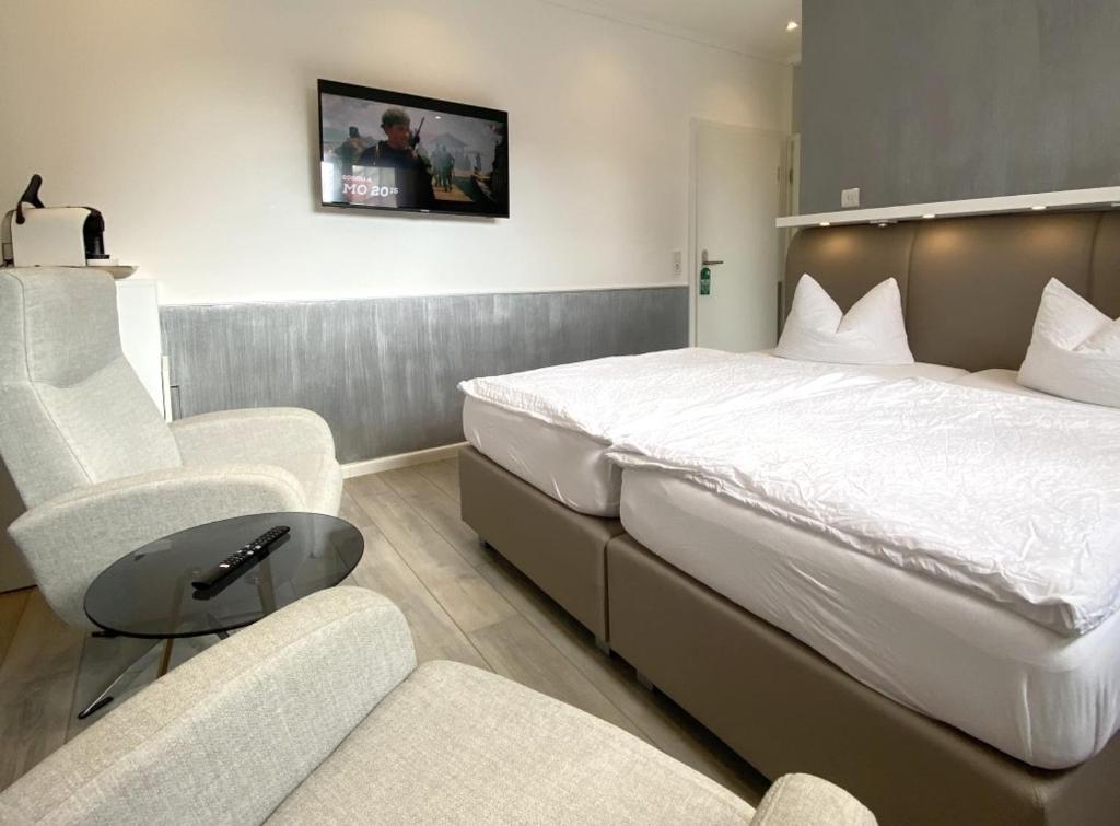 Postel nebo postele na pokoji v ubytování Hotel zum Hafen
