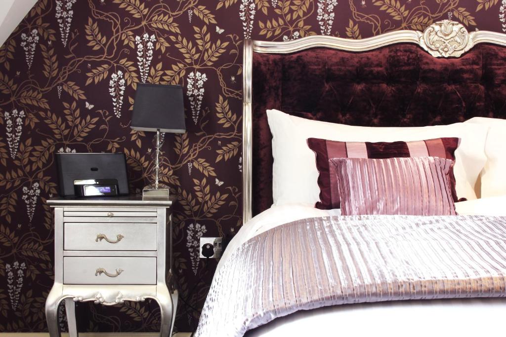 The Six Bells - Deluxe King Room