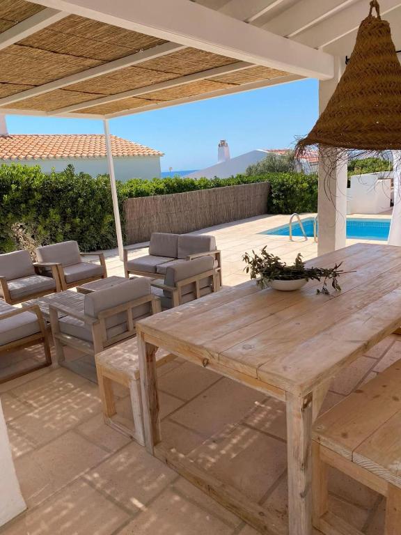 A seating area at BiniVento- Lovely villa with pool near the beach