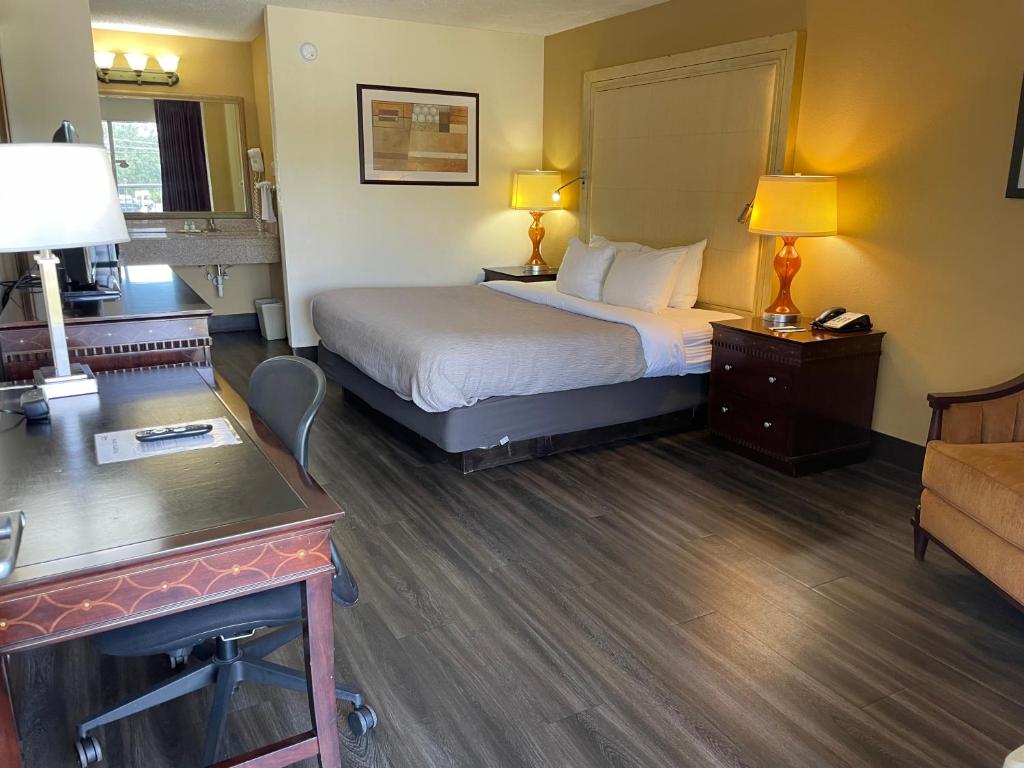 Quality Inn Alachua - Gainesville Area - Salle Queen Avec Douche Rouleau - Accessible / Non Fumeurs