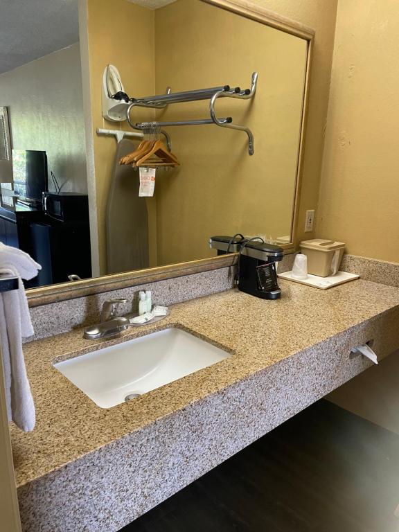 Quality Inn Alachua - Gainesville Area - Salle Royale Avec Baignoire - Mobilité Accessible / Non Fumante